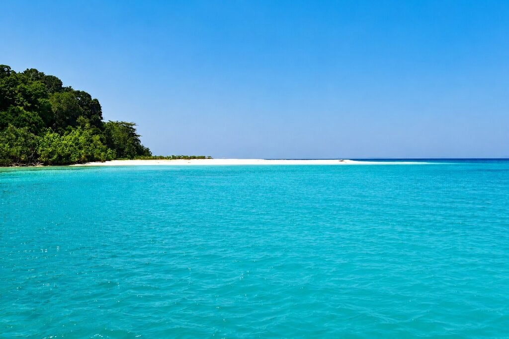 Jolly Buoy Island in Andaman, a popular marine day trip destination from Wandoor