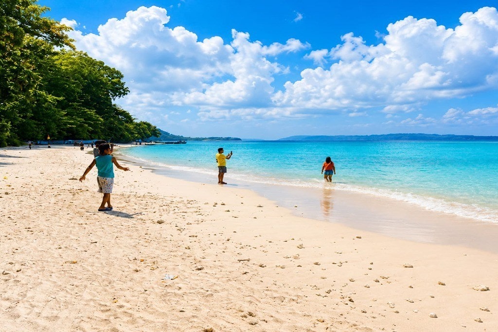 Kalapathar Beach on Swaraj Dweep surrounded by natural tropical beauty in Andaman