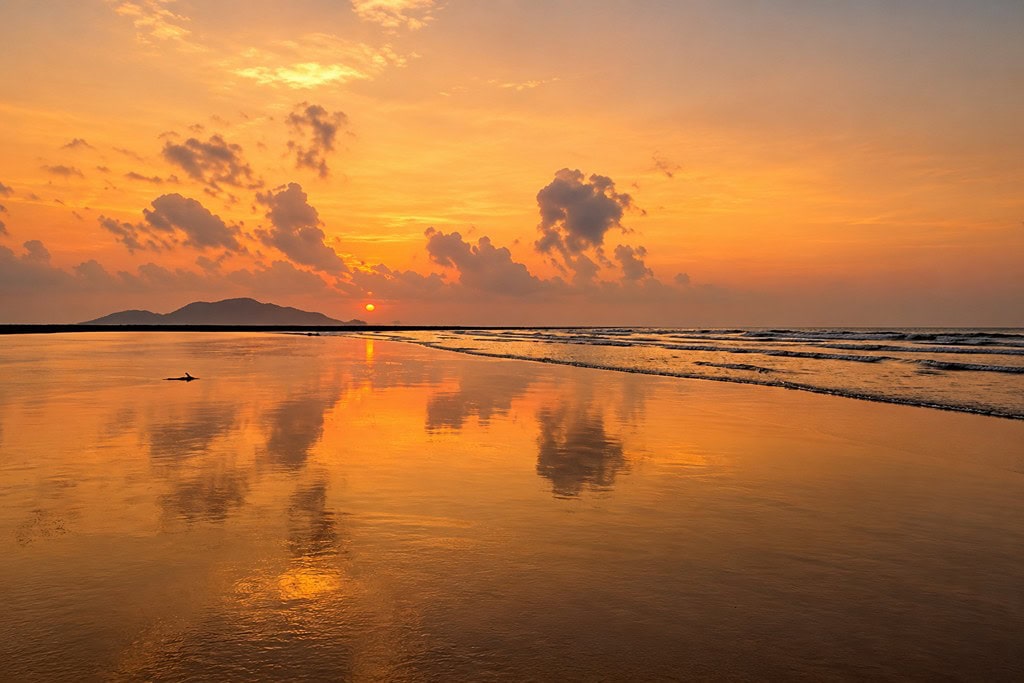 Tropical coastline of Kalipur Beach near Diglipur surrounded by natural greenery