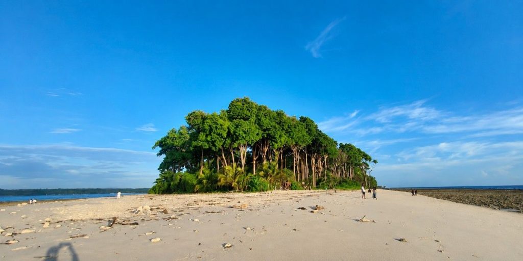 Laxmanpur Beach at Neil Island (Shaheed Dweep), Andaman & Nicobar Islands, featured in Customized Andaman Family Packages.