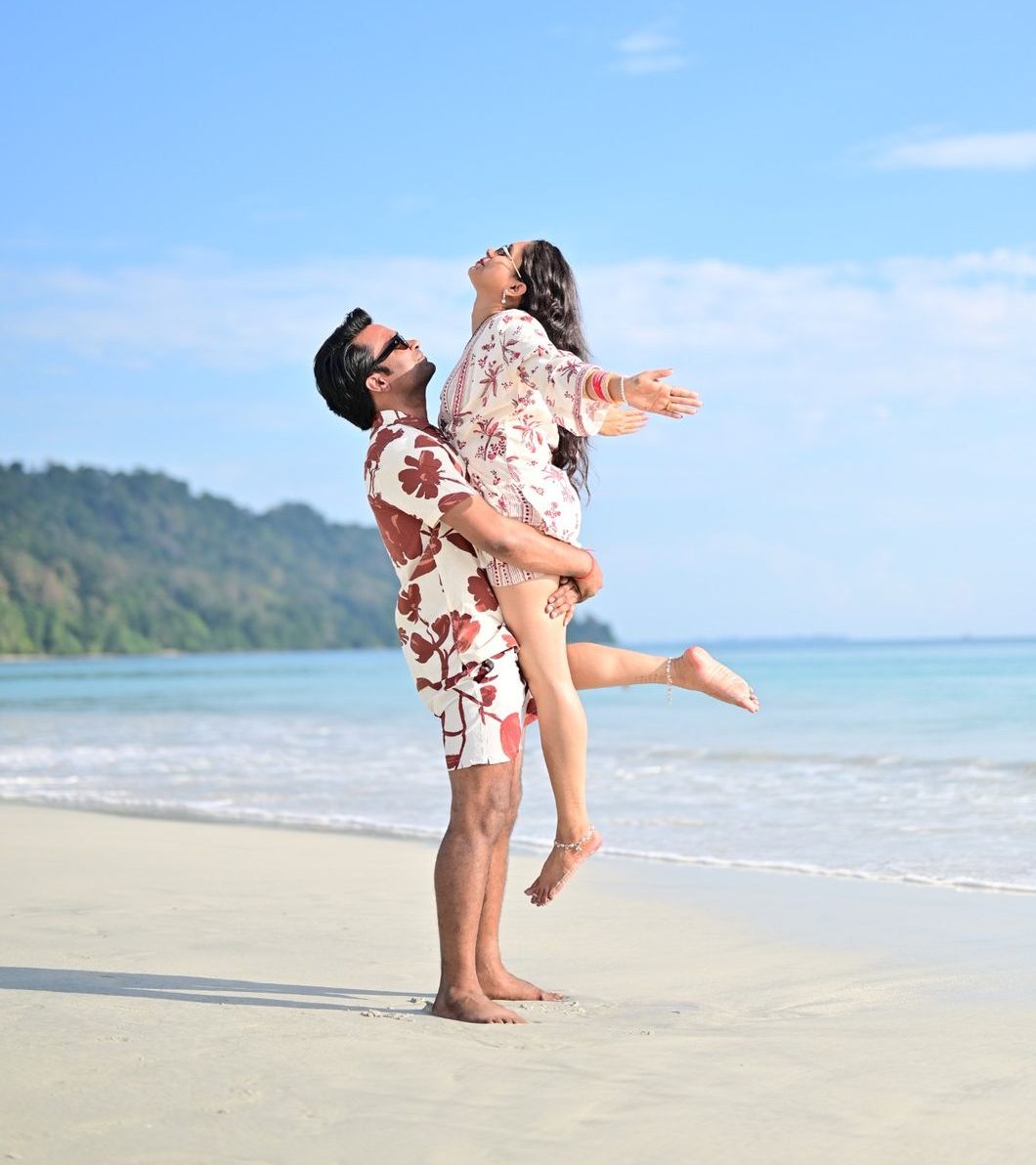 Andaman Honeymoon Tour Packages with romantic beach resorts, ferry tickets, private cab services, sightseeing, airport transfers, candlelight dinner, and optional flights in the Andaman & Nicobar Islands.