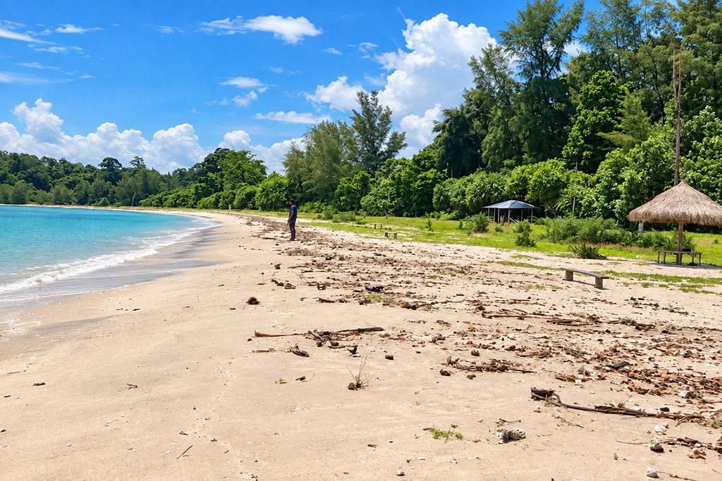 Baludera Beach in Baratang surrounded by tropical greenery and a peaceful coastal landscape